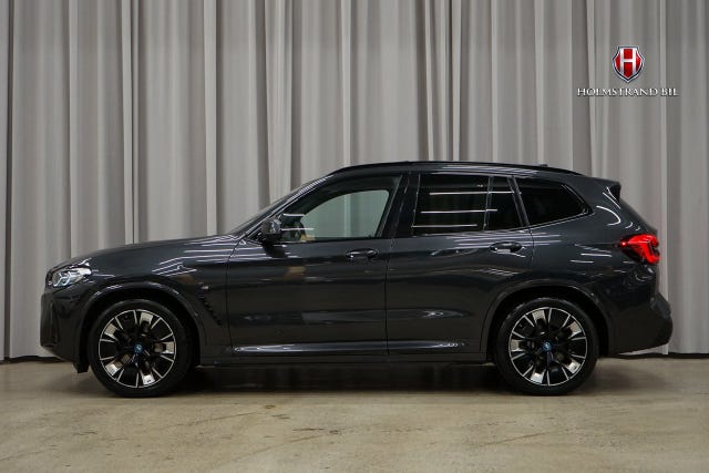 BMW iX3 2025