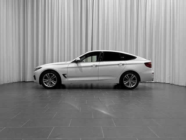 BMW 320 2019 – bild 2