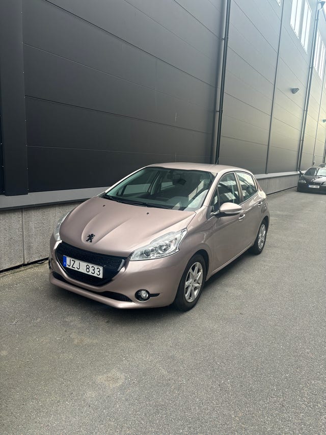 Peugeot 208 2012