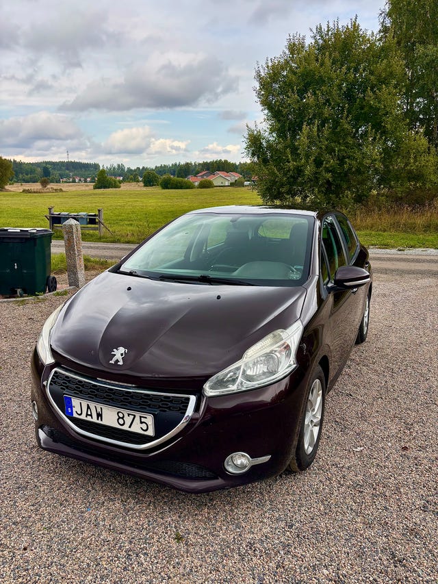 Peugeot 208 2012