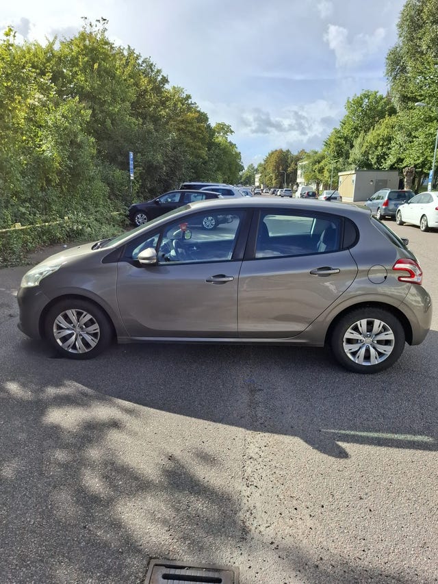 Peugeot 208 2012