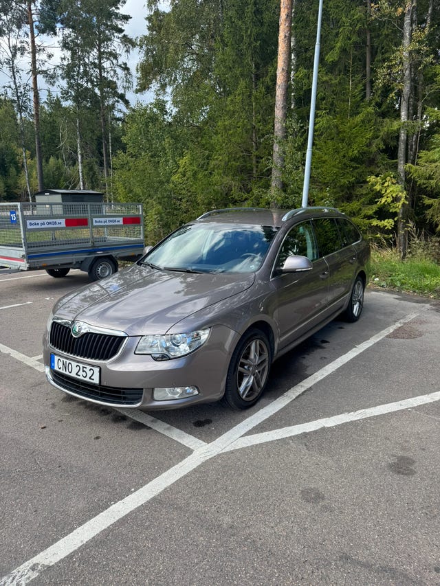 Skoda Superb 2011