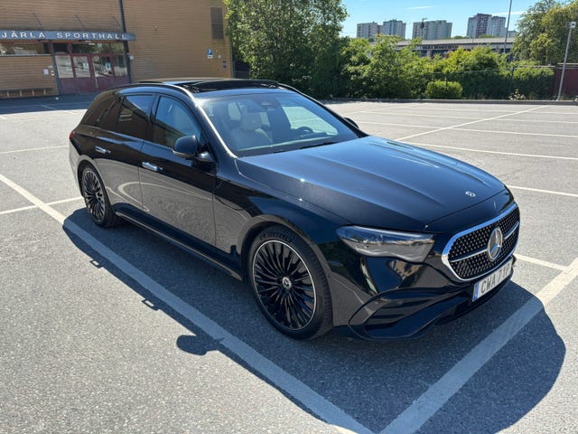 Mercedes-Benz E300 2025