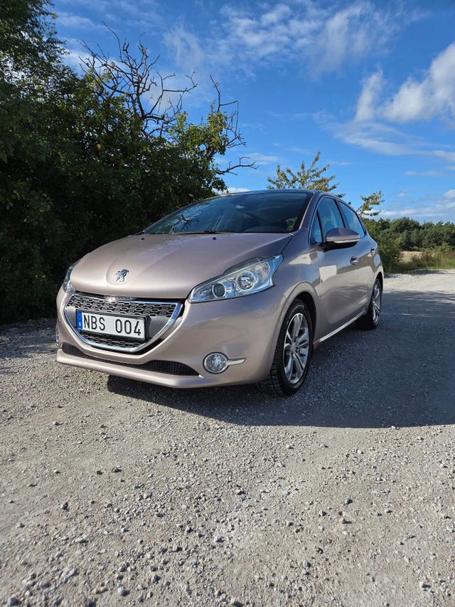 Peugeot 208 2012