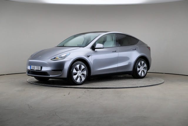 Tesla Model Y 2024