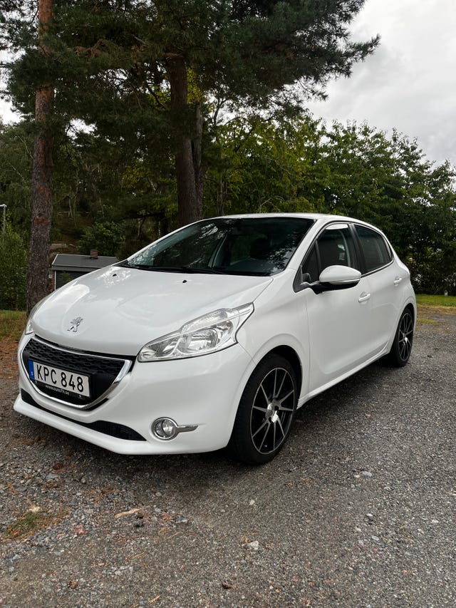 Peugeot 208 2014