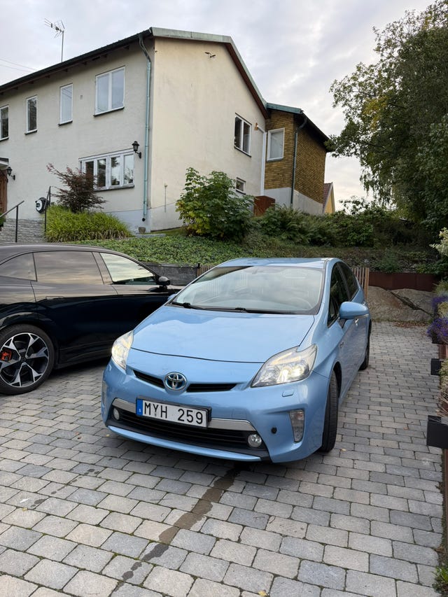 Toyota Prius Plug-in Hybrid 2012