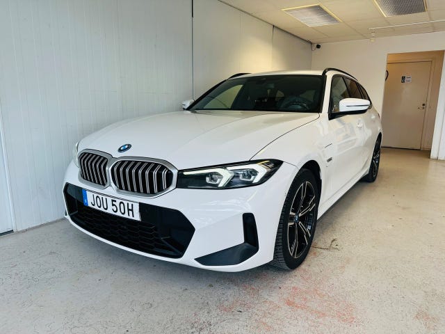 BMW 330e 2023
