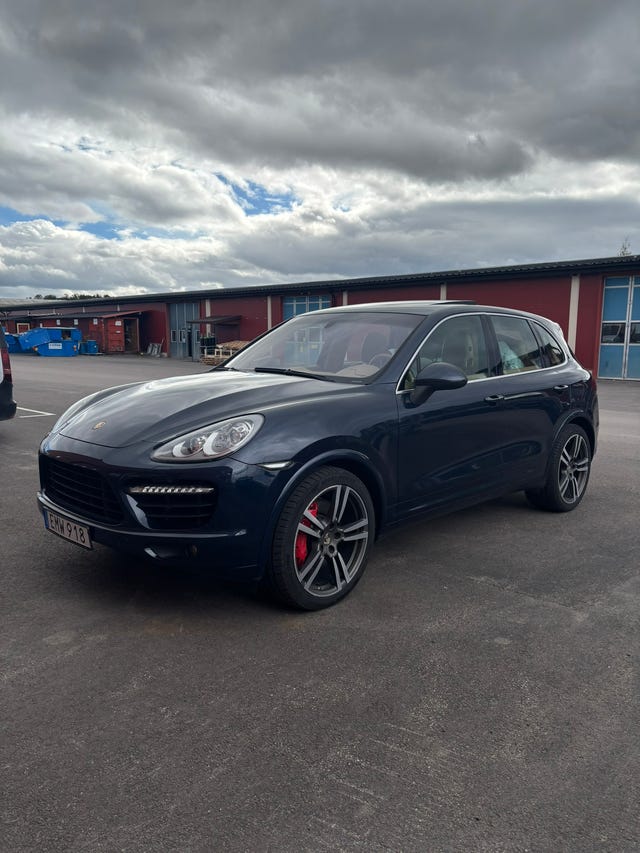 Porsche Cayenne Turbo 2011