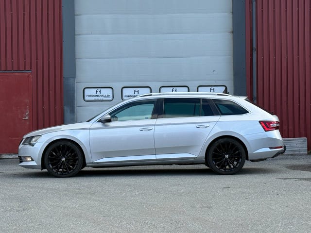Skoda Superb 2017 – bild 2