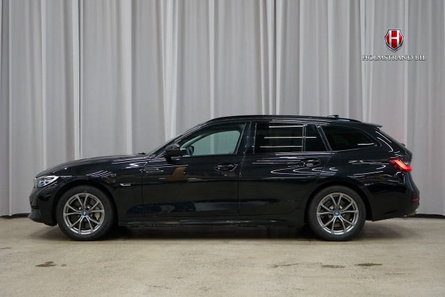 BMW 330e 2022