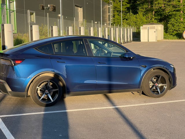 Tesla Model Y 2025
