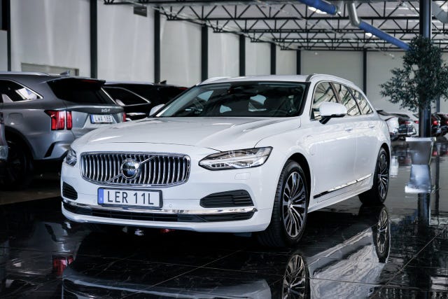 Volvo V90 2025