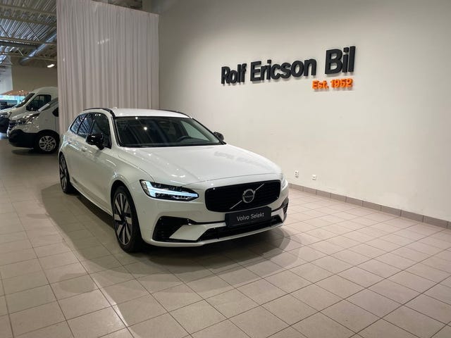 Volvo V90 2025