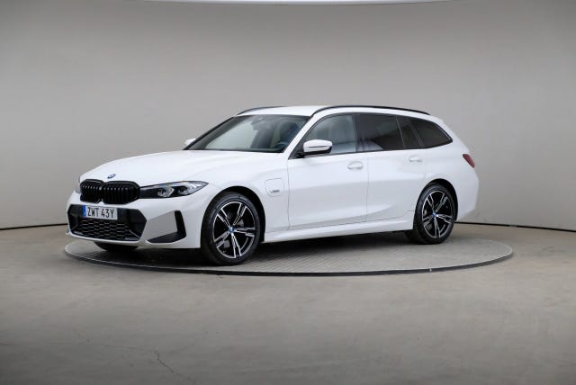 BMW 330e 2023