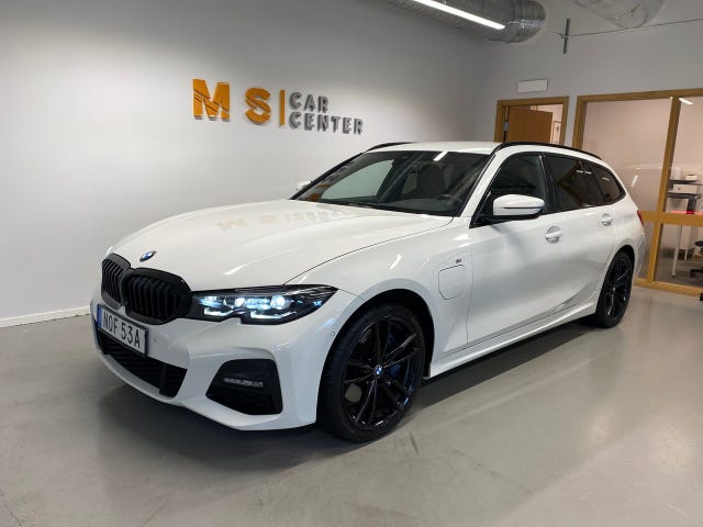 BMW 330e 2021