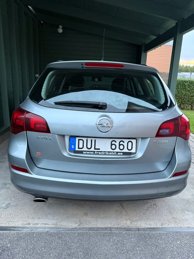 Opel Astra 2012