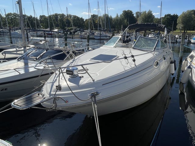 Sea Ray 240 Sundancer -02