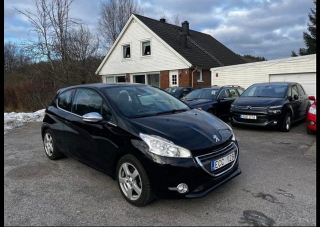 Peugeot 208 2012