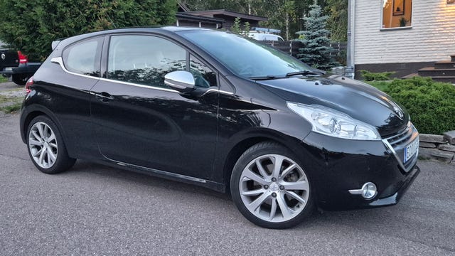 Peugeot 208 2012
