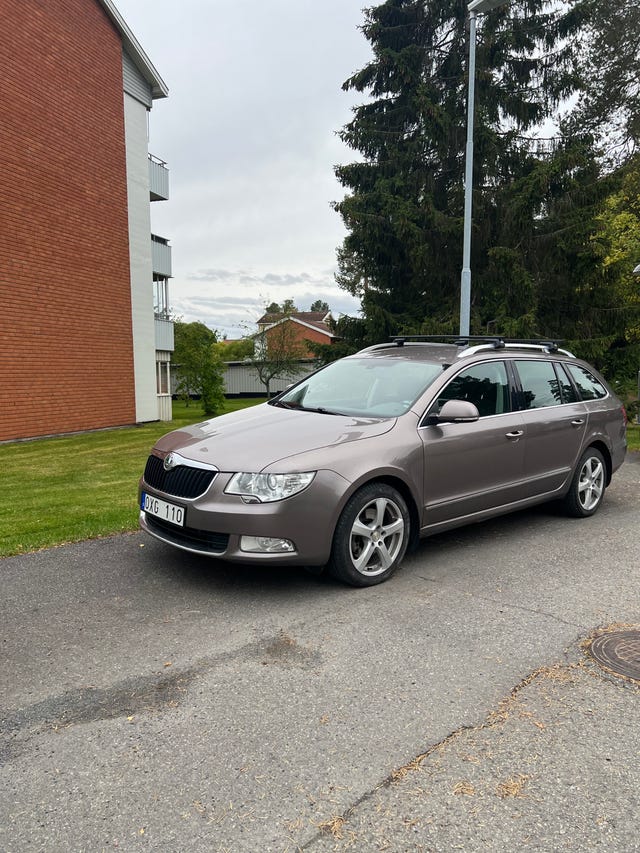 Skoda Superb 2011