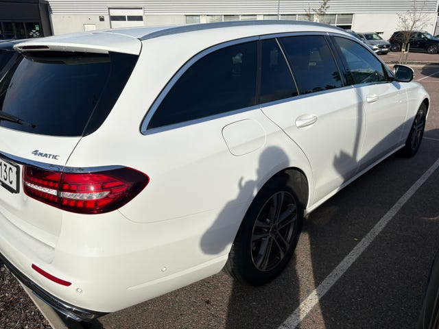 Mercedes-Benz E220 2021