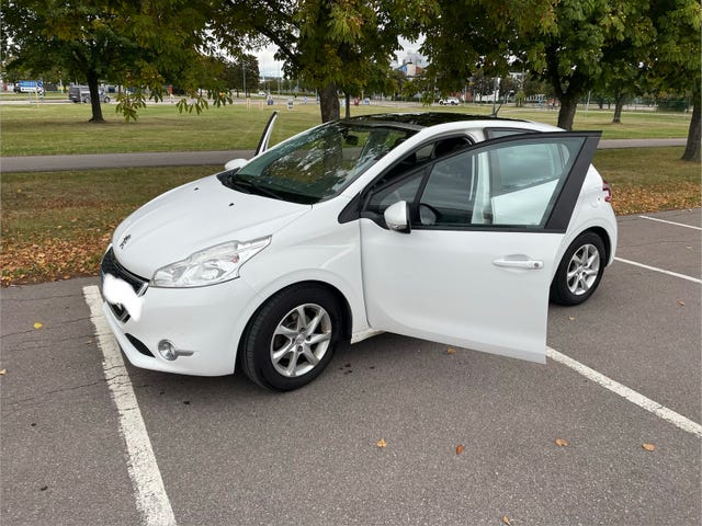 Peugeot 208 2014