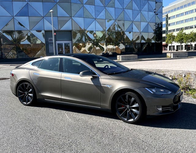 Tesla Model S 2015