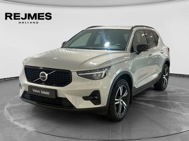 Volvo XC40 2025