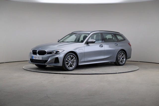 BMW 330e 2023
