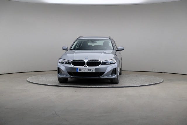 BMW 330e 2023 – bild 3