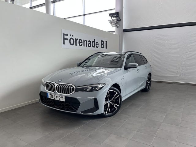 BMW 330e 2025