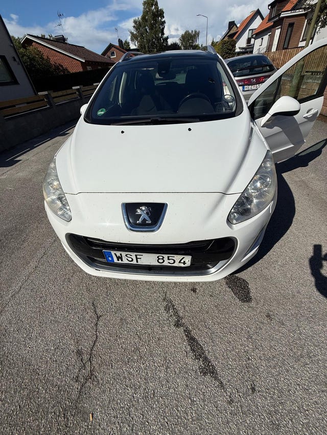 Peugeot 308 SW 2012