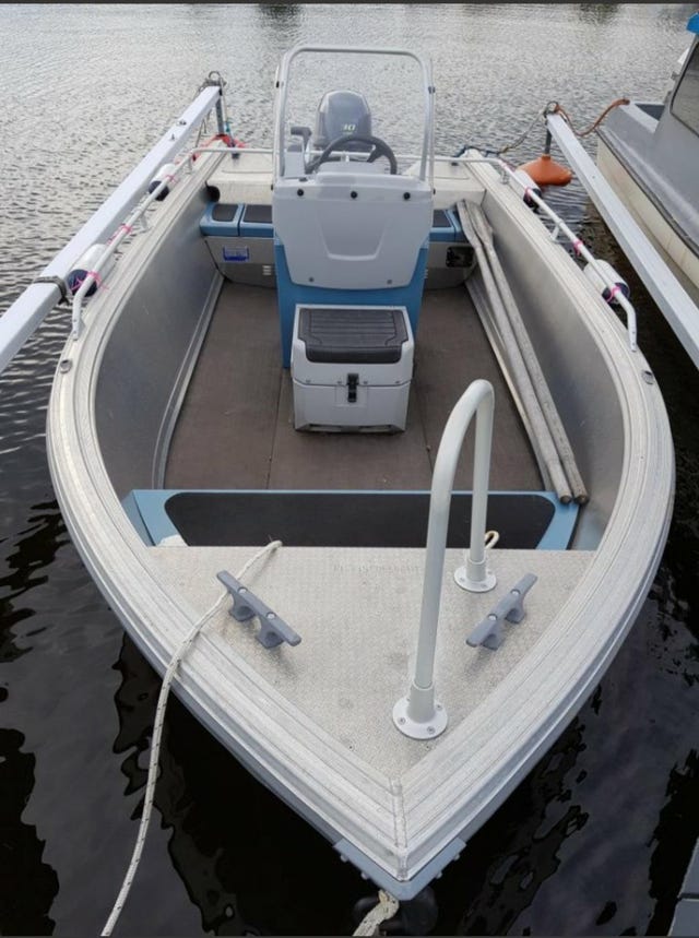 Buster SCC, Yamaha 30hk 4-takt, Fogelsta båttrailer