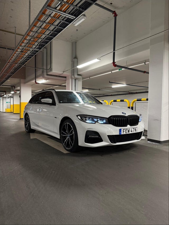 BMW 330e 2022