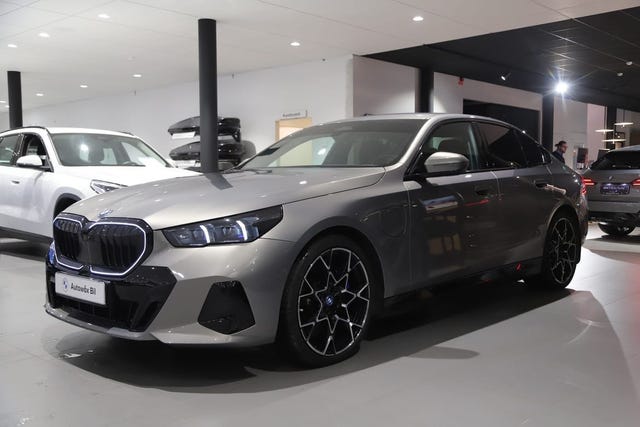 BMW 550e 2025