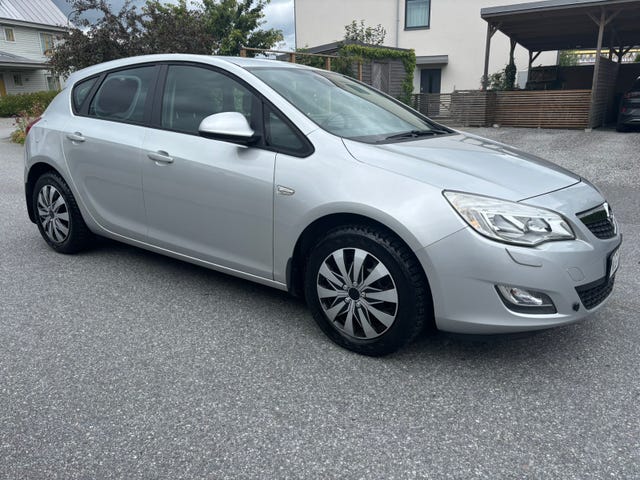 Opel Astra 2012
