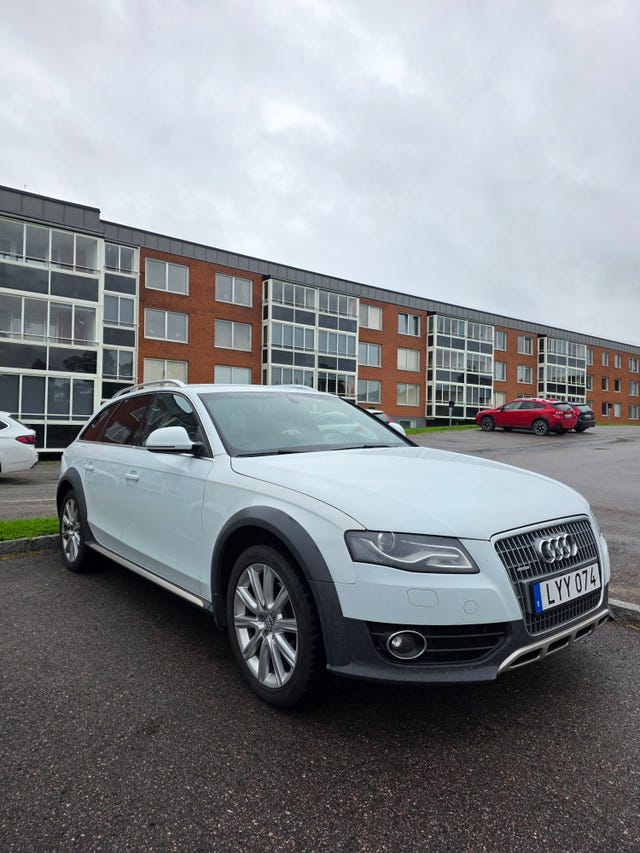 Audi A4 allroad 2012