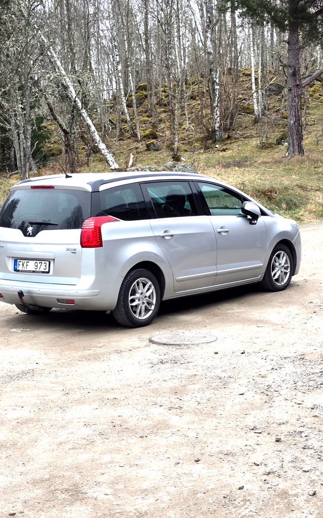Peugeot 5008 2012
