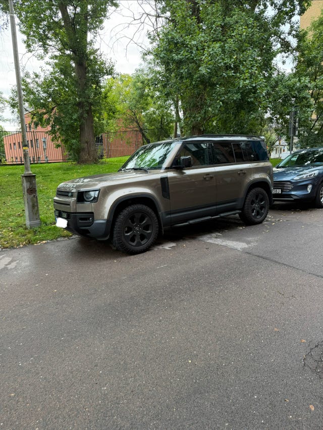 Land Rover Defender 110 2021