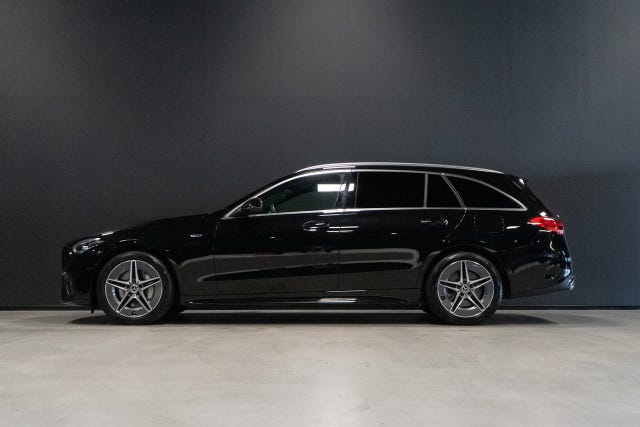Mercedes-Benz C300 e 2025