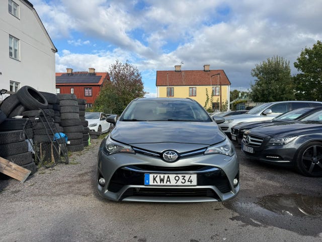 Toyota Avensis 2015