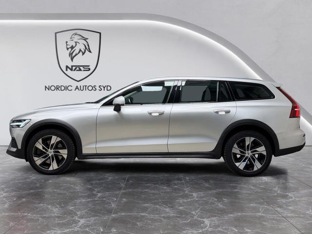 Volvo V60 Cross Country 2022 – bild 2