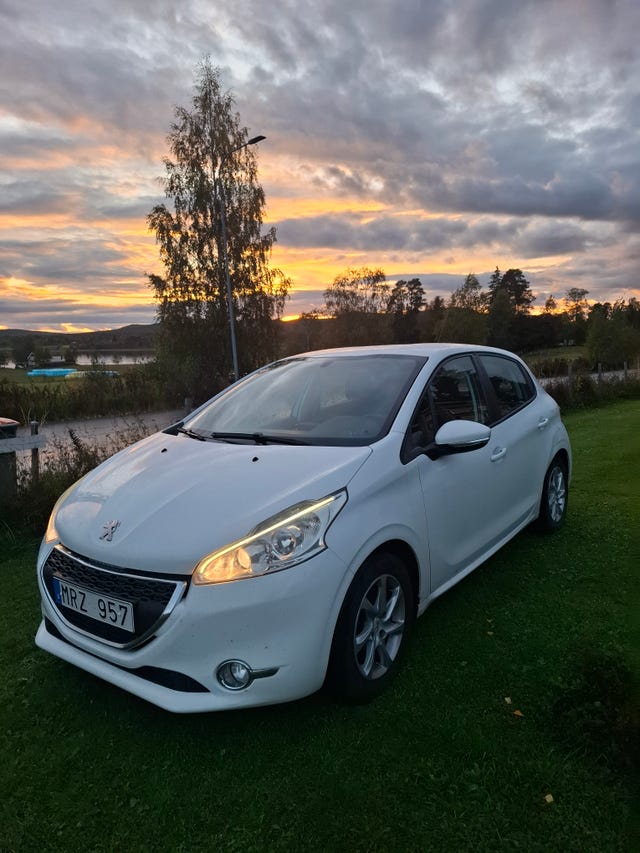 Peugeot 208 2012