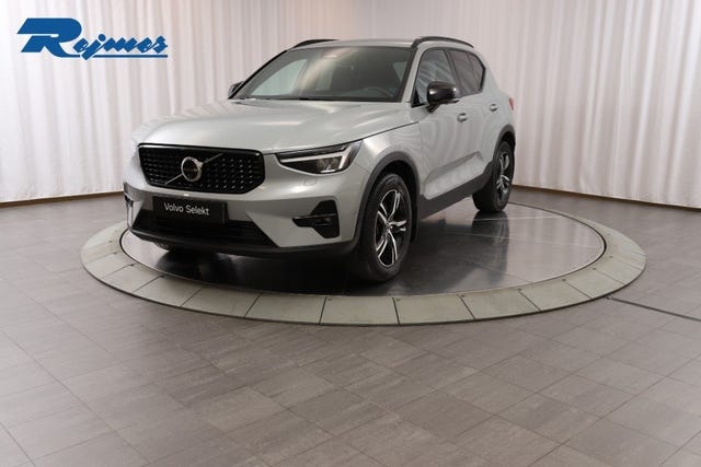 Volvo XC40 2025
