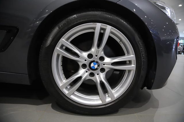 BMW 320 2020 – bild 4