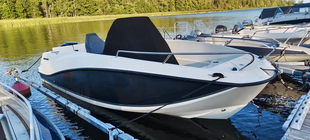 Quicksilver 555 Activ Open med Mercury 100 CT mkt utrustning få timmar toppen!