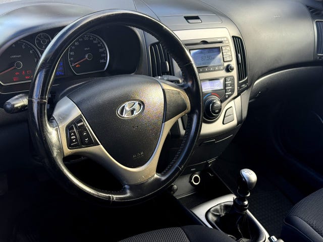 Hyundai i30 — bild 12 av 12