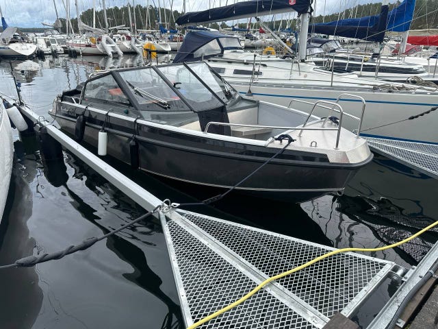 Buster Magnum 2018 med Yamaha F225 – endast ca 60 timmar