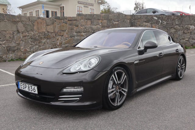 Porsche Panamera 4S 2012